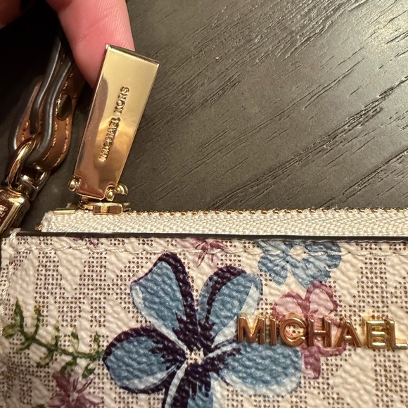 Michael Kors New Card Coin Purse with Wristlet - Picture 5 of 8